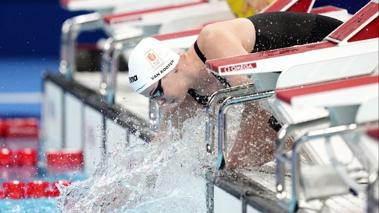 Janna van Kooten maakt zich op voor de estafette