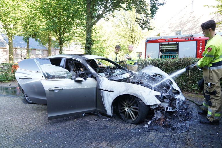 De brandweer kon het vuur snel blussen (foto: Bart Meesters).