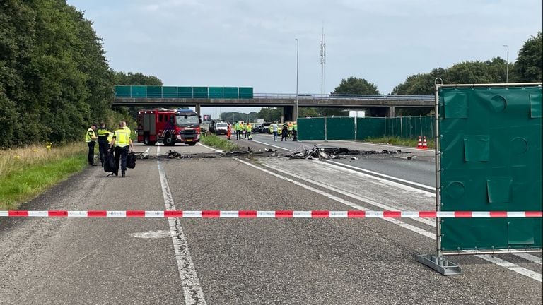 Om de plek van de crash zijn schermen gezet (foto: Robert te Veele).