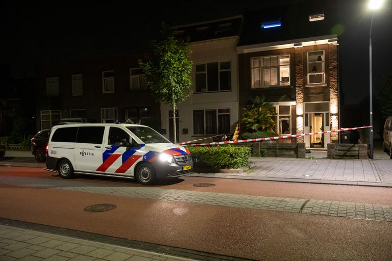 De politie zette de omgeving van het huis af (foto: SQ Vision).