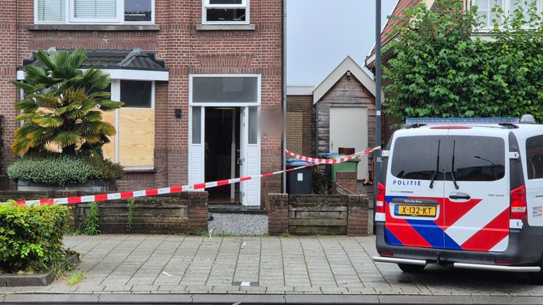 Het huis is nog afgezet met lint (foto: Collin Beijk).