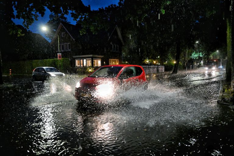 Wateroverlast in Oisterwijk (foto: Toby de Kort/SQ Vision).