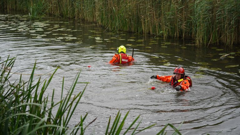 Met man en macht werd gezocht naar de vermiste man (foto: Jeroen Stuve/SQ Vision).