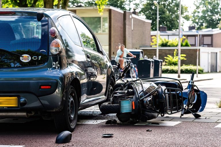Het ging mis bij het afslaan van de auto (foto: SQ Vision).