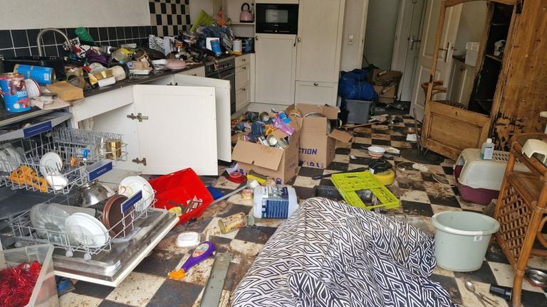 Corrianne heeft een gespecialiseerd bedrijf ingeschakeld om de boel op te ruimen (foto: Noël van Hooft).