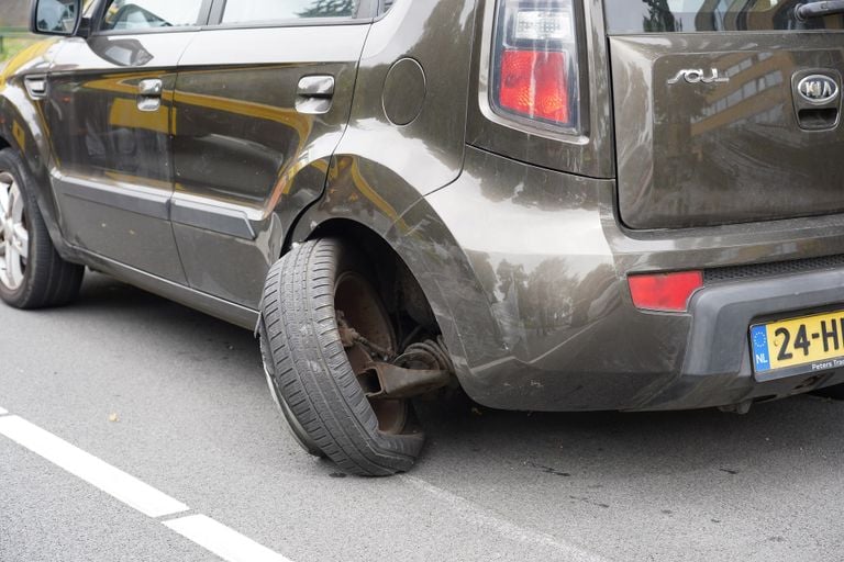 Ook een wiel kwam er slecht vanaf (foto: SQ Vision/Jeroen Stuve).