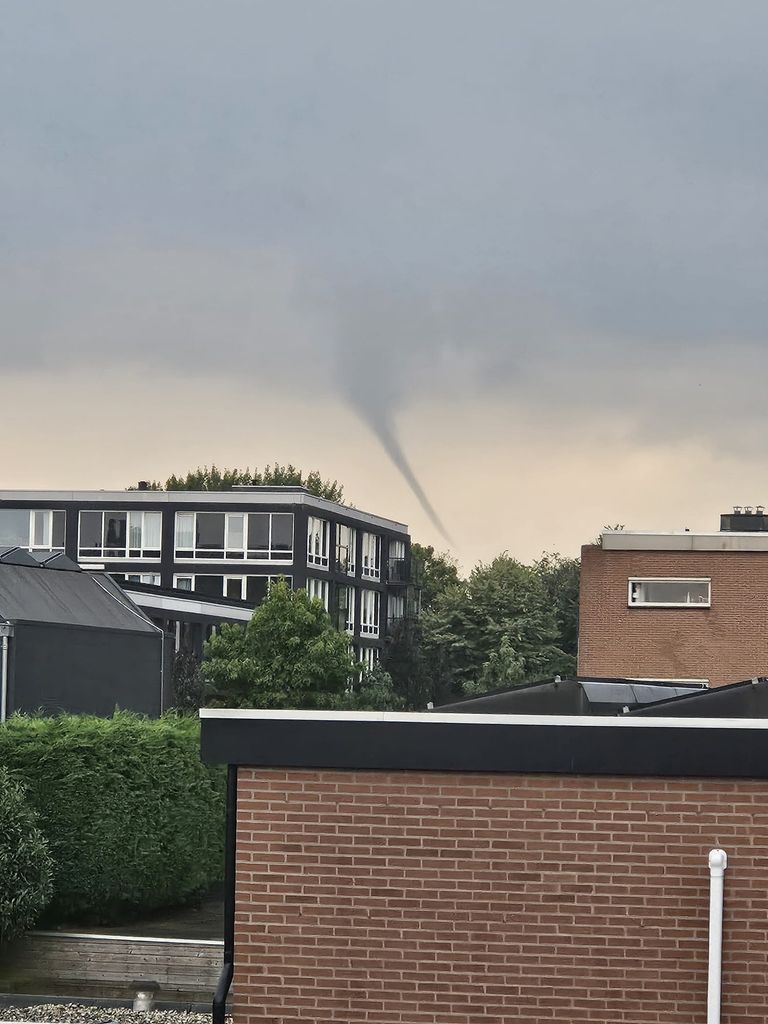 Rogier Hanssen legde de windhoos vast vanuit Hintham in Rosmalen.