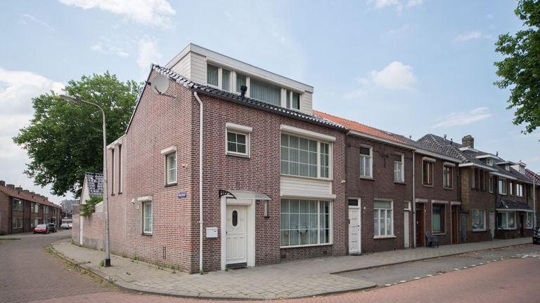 Het hoekhuis aan de Don Sartostraat (foto: Allround Makelaardij).
