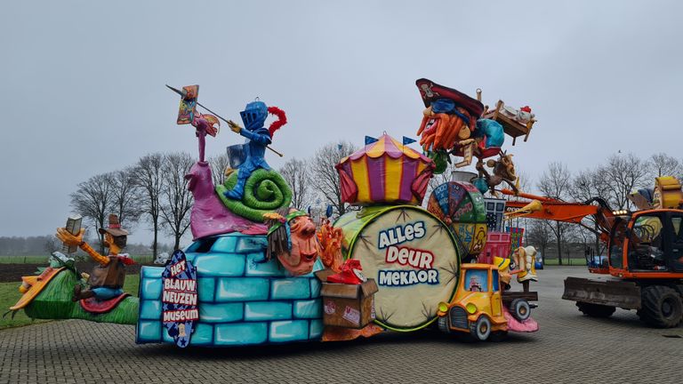 In 2023 had de vereniging nog een grote wagen  van ongeveer zes meter lang. (privéfoto)