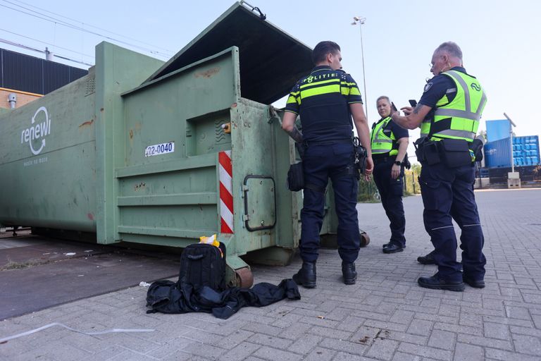De container waarin de man werd gevonden (foto: Arno van Linden/SQ Vision).