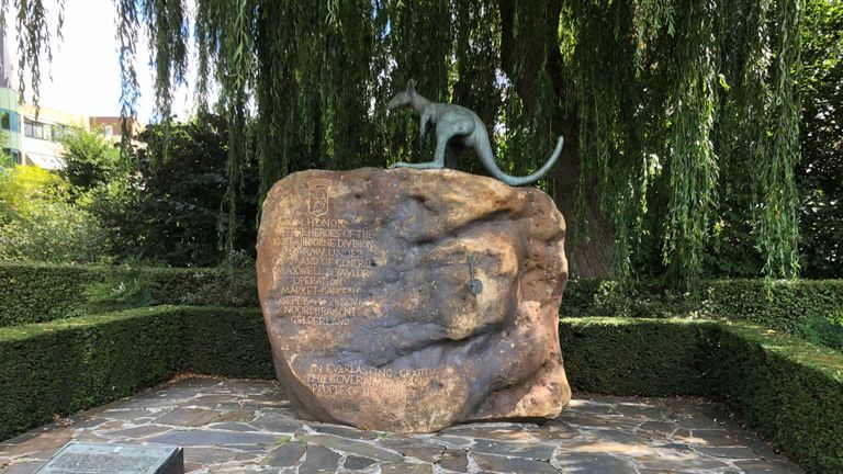 'Kangaroo': de codenaam van de 101e Airbornes, op het oorlogsmonument Veghel (foto: Willem-Jan Joachems).