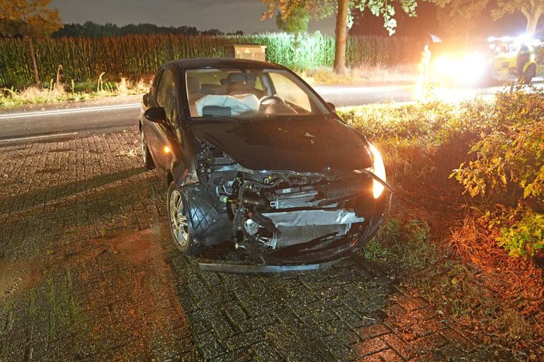 De flink beschadigde auto (foto: WdG/SQ Vision).