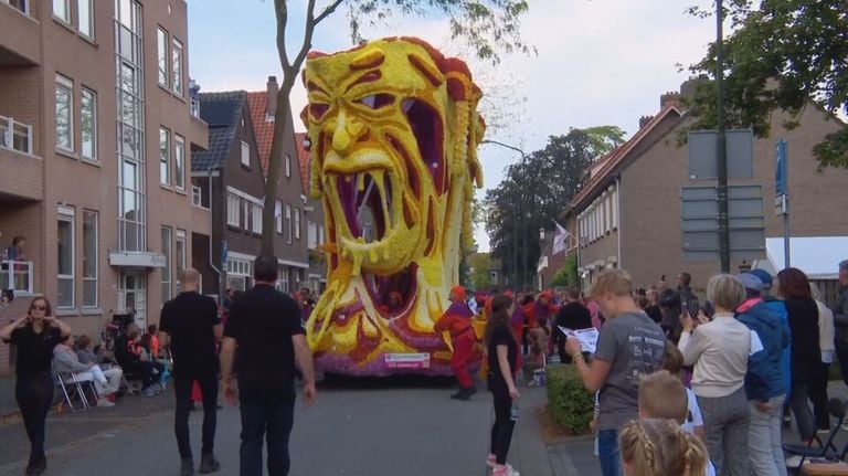 De winnende wagen van Buurtschap Oud Dommelen.