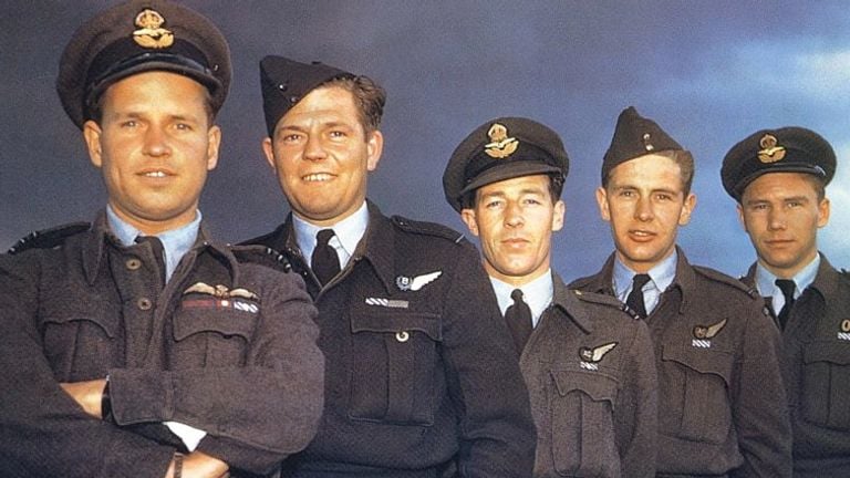 Guy Gibson (links) und seine RAF-Kollegen (Foto: Archiv)