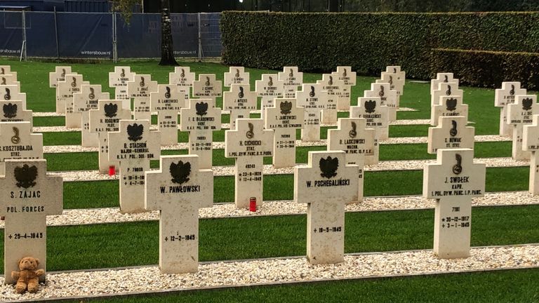 Graven van gesneuvelde Polen op Nederlands grondgebied, ereveld Ettensebaan Breda  (foto: Willem-Jan Joachems)