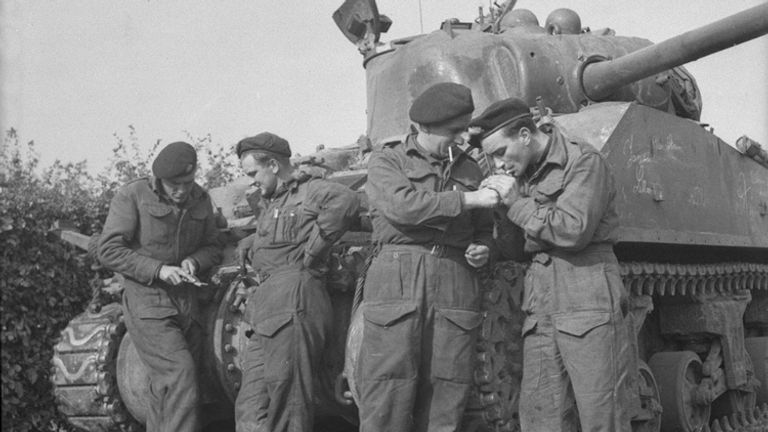 'Tankers' van de Fort Garry Horse bij Hoogerheide oktober 1944 (foto: archief LAC)
