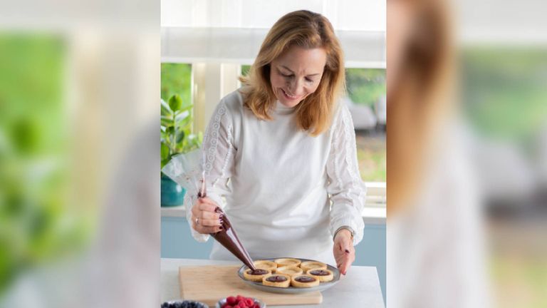 Anouk Glaudemans bakt taartjes (Foto: privé)