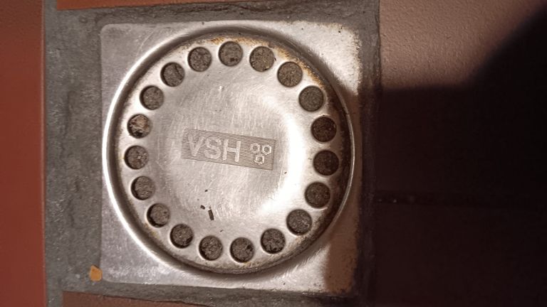 Dit putje zit goed verstopt (foto: actiegroep Wij zijn het beu)