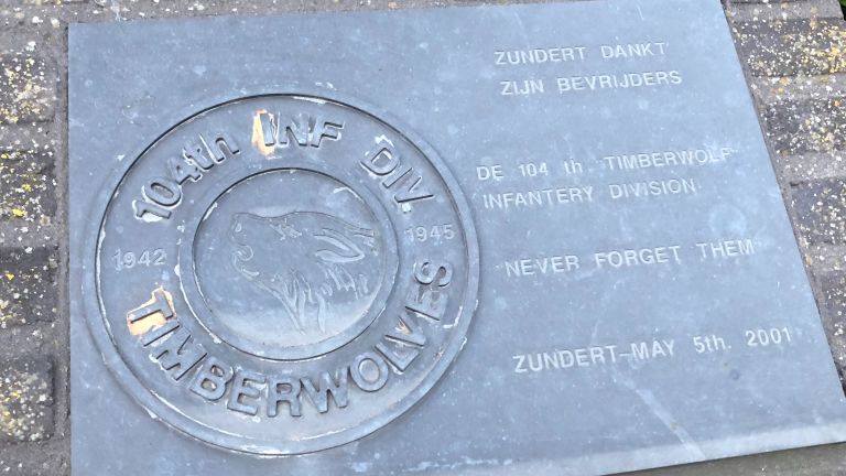 Plaquette bij de brug op de Meirseweg (foto: Willem-Jan Joachems) 