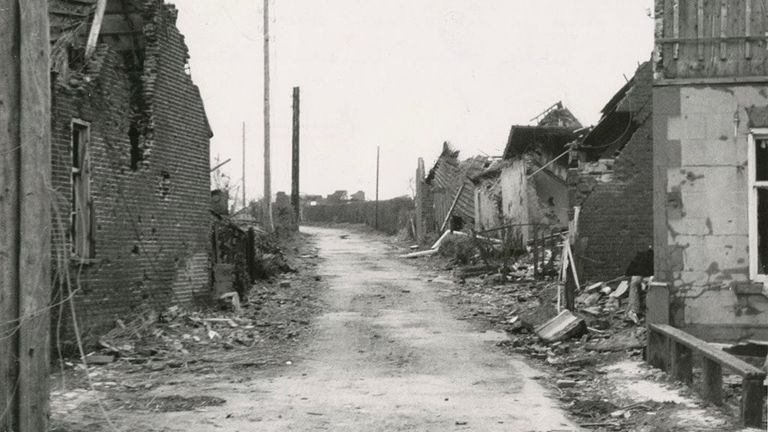Verwoestingen in Woensdrecht na de strijd van 16 oktober 1944 (foto: archief) 