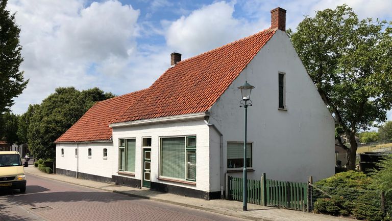 De boerderij in de Dorpsstraat waar Whitaker zijn intrek nam (foto: Willem-Jan Joachems)