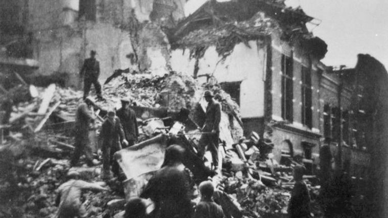Puinhopen in Heusden na de Stadhuisramp 5 november 1944 (foto: archief Salha). 