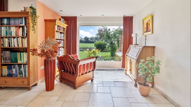 Het uitzicht vanuit de woonkamer (foto: Digimakelaars.nl).