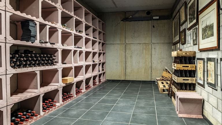De wijnkamer in de souterrain (foto: Van Baarle Makelaardij).