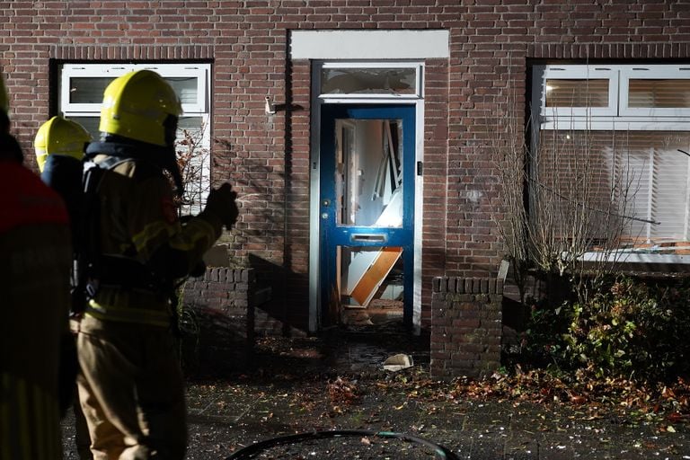 Het huis is zwaar beschadigd geraakt door de explosie (foto: Jeroen Stuve/SQ Vision).