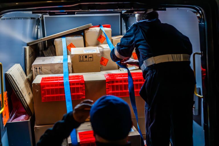Een gespecialiseerd bedrijf heeft het vuurwerk meegenomen (foto: Dave Hendriks/SQ Vision).