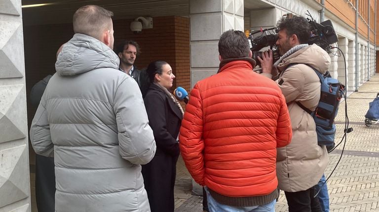 Nicol Kremers kon het niet aan om Peter Gillis te zien en kwam niet naar de rechtszaak. Zij stond buiten de pers te woord.