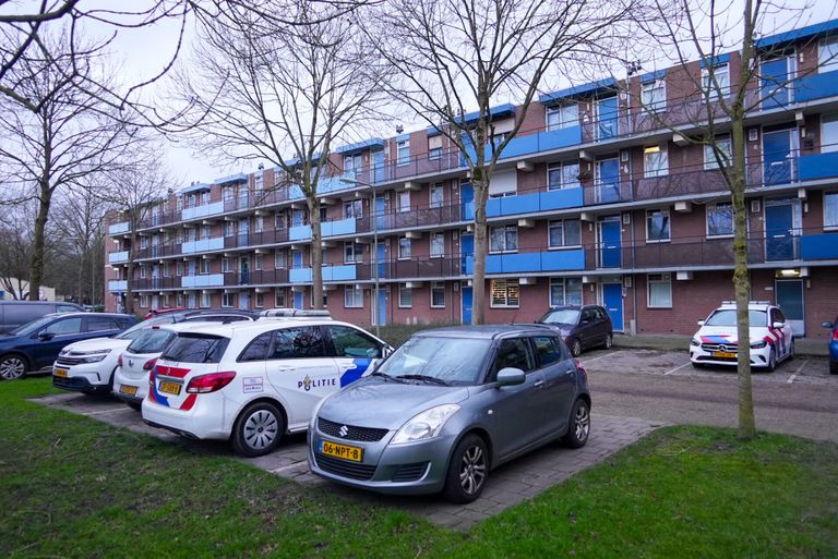Het complex waar de overleden persoon is gevonden (foto: Gabor Heeres/SQ Vision).: