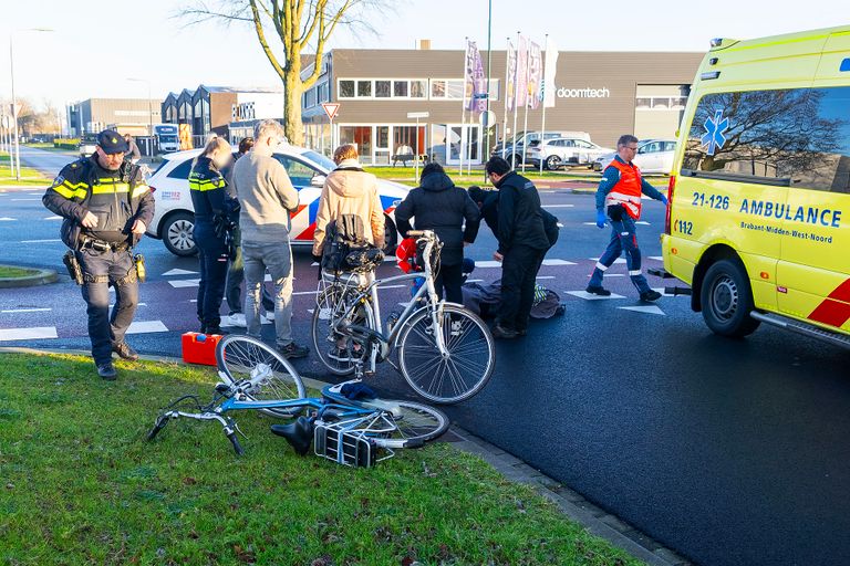 Een meisje op een fiets is aangereden in Oss (foto: Gabor Heeres/SQ Vision).