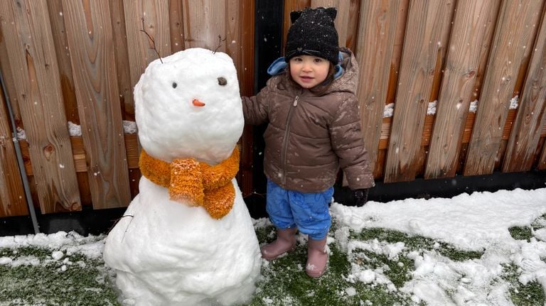 Lekker spelen in de sneeuw in Eindhoven (foto: Salina Emeni).
