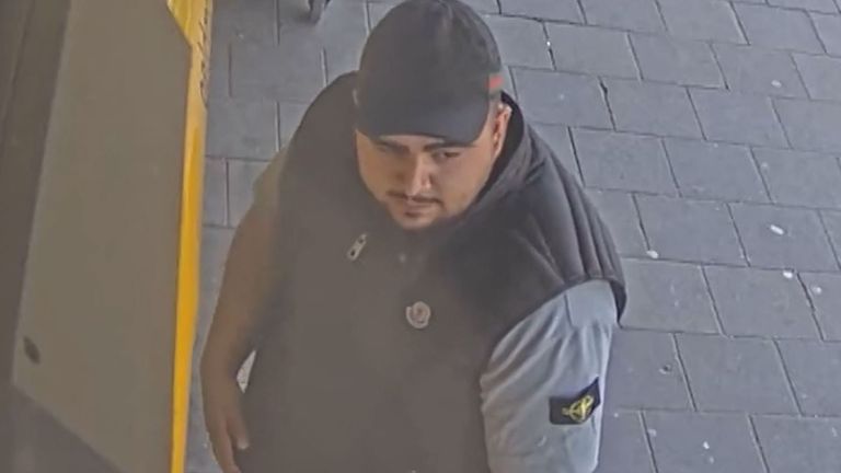 De verdachte is duidelijk in beeld (foto: politie).