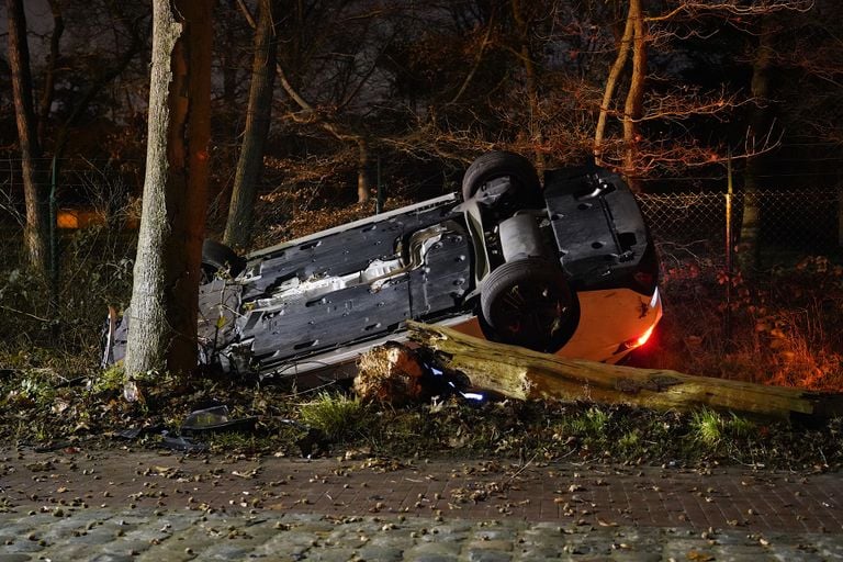 De bestuurder raakte lichtgewond (foto: SQ Vision/Jeroen Stuve).