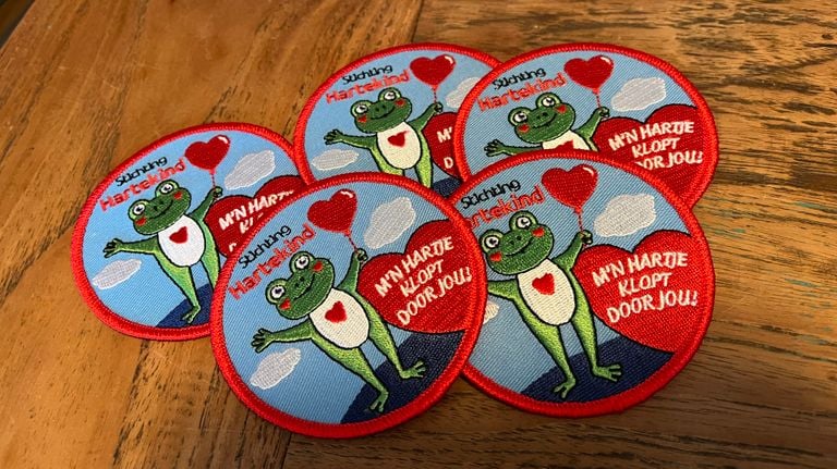 Het carnavalsemblemen 'M’n hartje klopt door jou' (foto: Megan Hanegraaf).