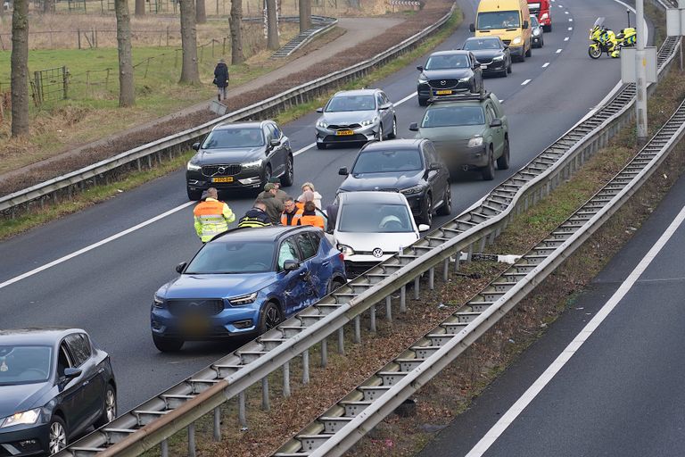 De auto's liepen vooral blikschade op (foto: SQ Vision/Jeroen Stuve).