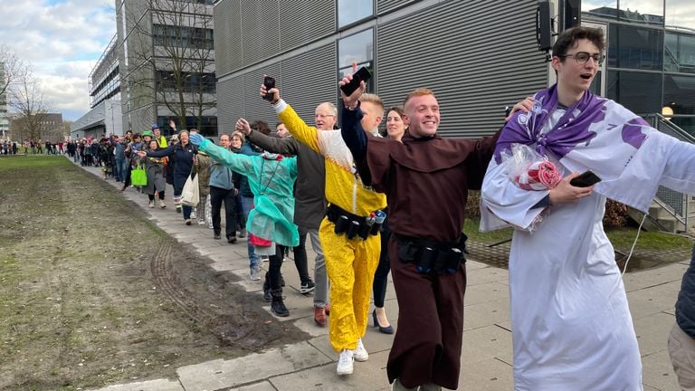 Een lange polonaise, maar niet lang genoeg (Foto: René van Hoof)