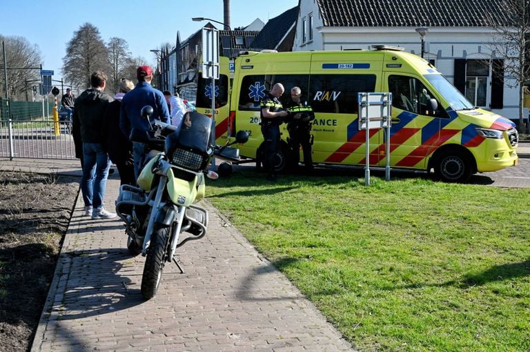 De motorrijder werd afgesneden door een automobilist. (Foto::Toby de Kort / Persbureau Heitink )