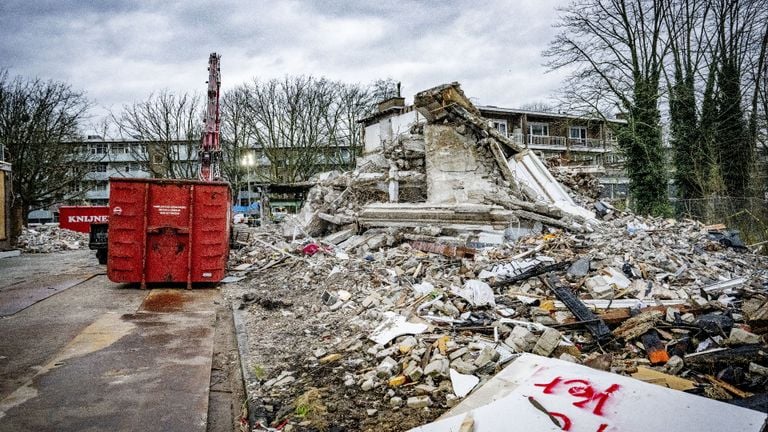 De ravage na de explosie (foto: ANP).