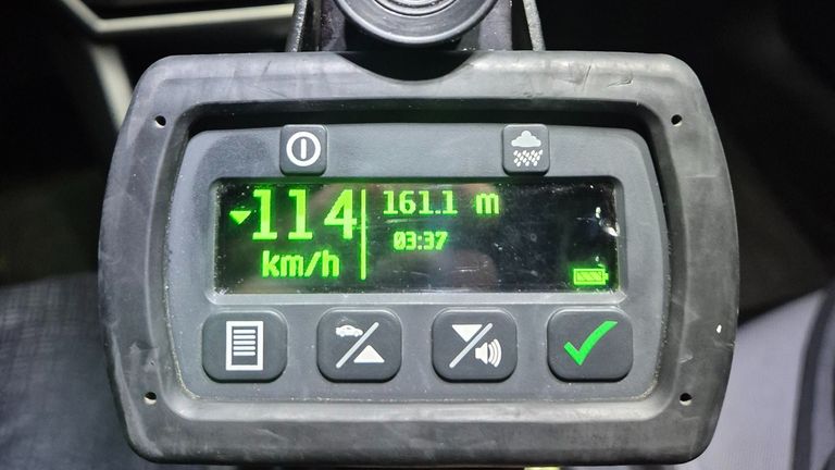De man reed met 114 kilometer per uur (foto: Politie Weerijs). 