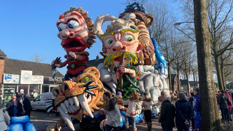 De straten zijn goed gevuld (foto: Jos Verkuijlen).