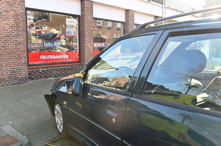 De man vloog vermoedelijk uit de bocht (foto: Perry Roovers / Persbureau Heitink).