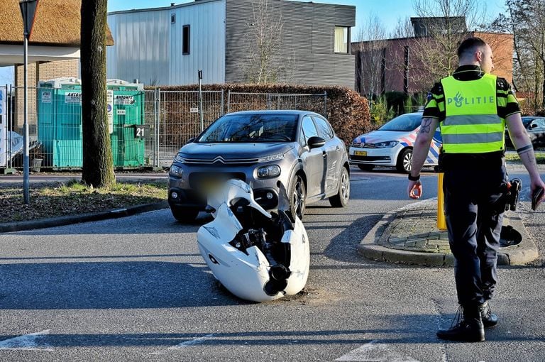 De ligfiets liep flinke schade op door de botsing (foto: Toby de Kort / Persbureau Heitink).