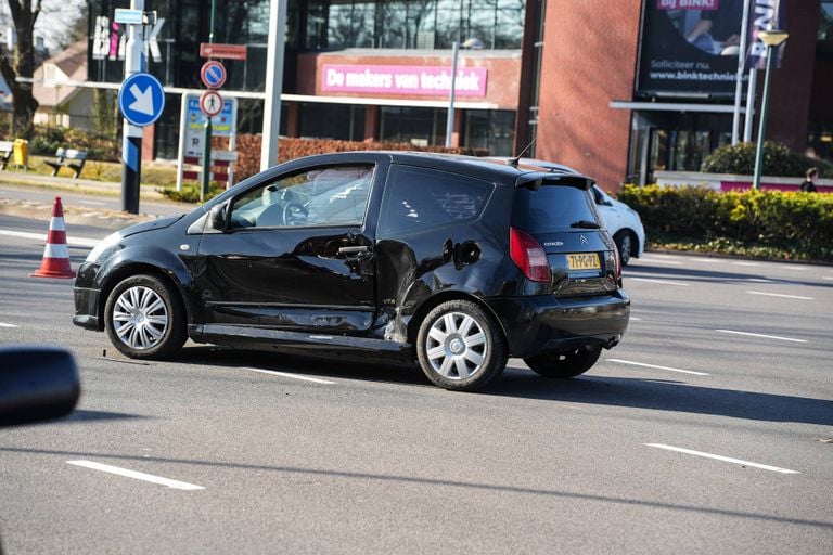 De schade aan de auto's was flink  (foto: Erik Haverhals / Persbureau Heitink).