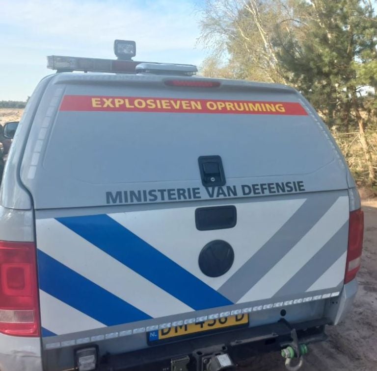 De EOD heeft de bom ter ontploffing gebracht (foto: Instagram @politie_best_oirtschot).