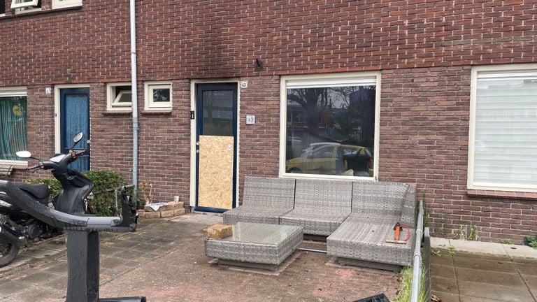 Het huis dat donderdag in brand stond (foto: René van Hoof)
