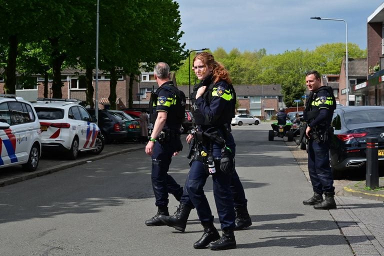 Agenten droegen uit voorzorg kogelvrije vesten (foto: Persbureau Heitink Perry Roovers)