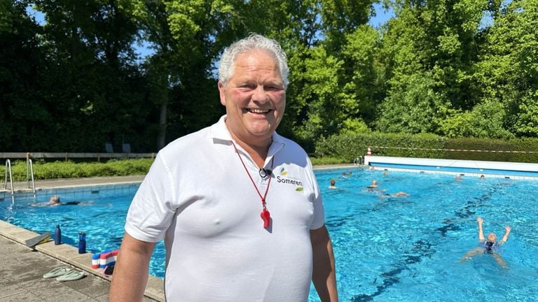 De vrolijke badmeester Piet (foto: Floortje Steigenga).